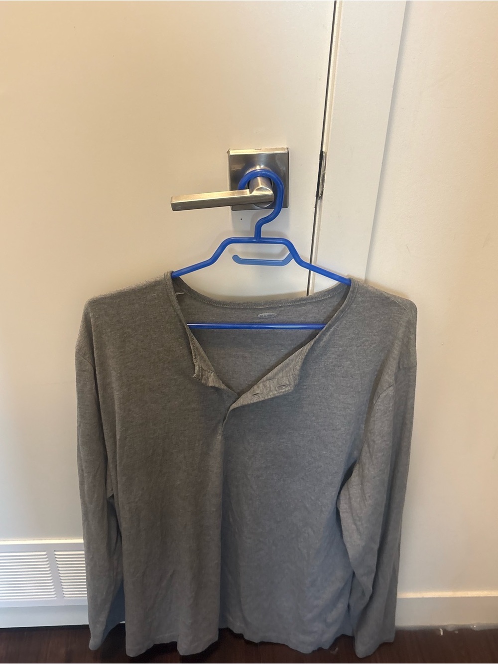 Old Navy Classic Grey Long-Sleeve Men’s  Top